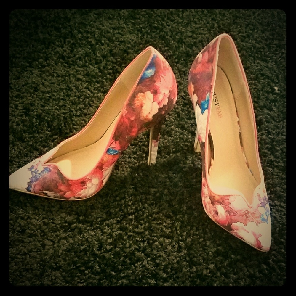 Beautiful Floral Pumps